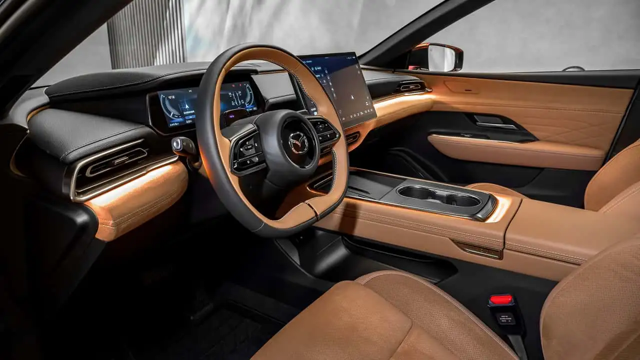 Интерьер Mazda 6e с экраном