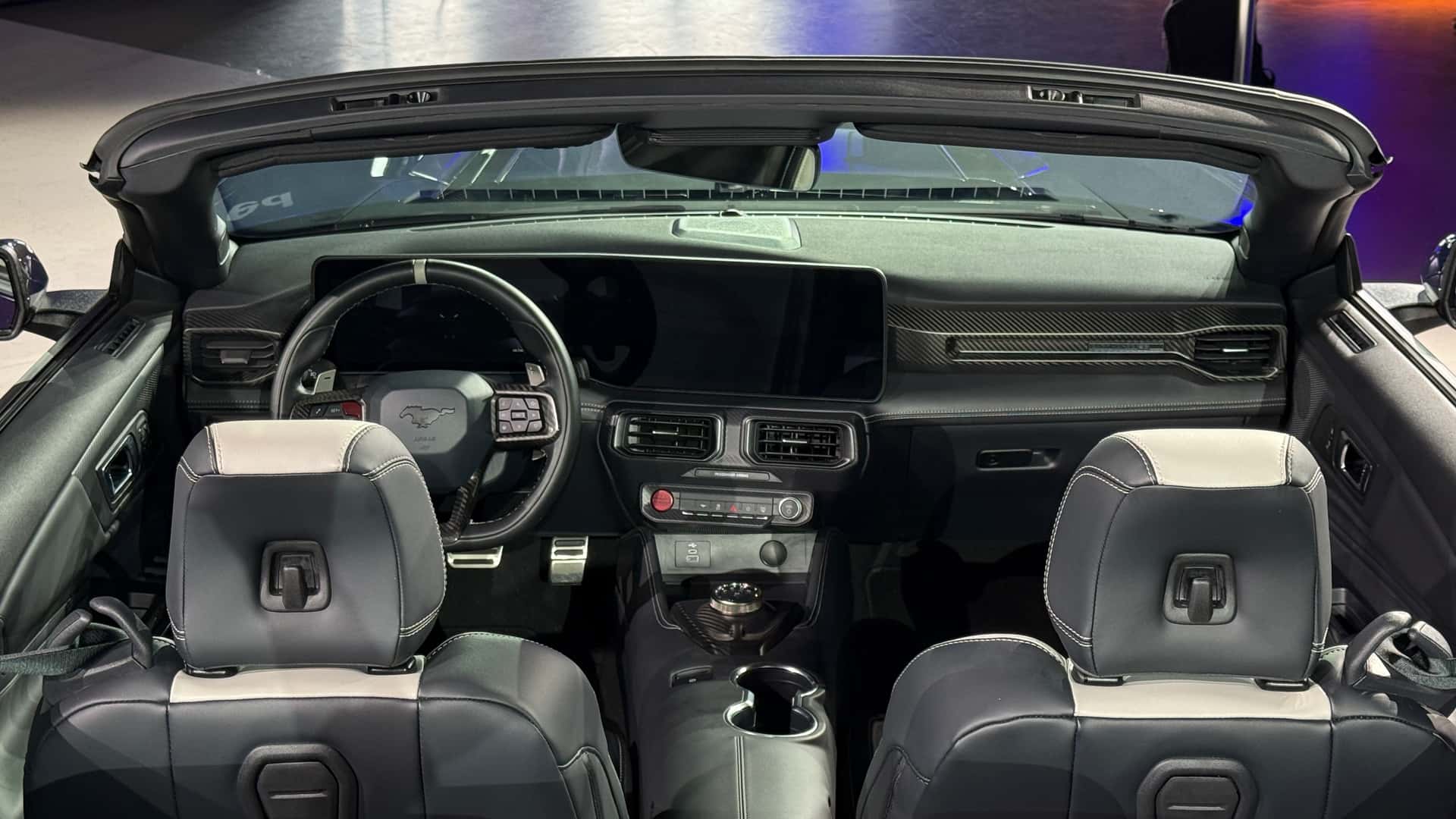 Нові варіанти оздоблення у салоні Ford Mustang Dark Horse SC Convertible