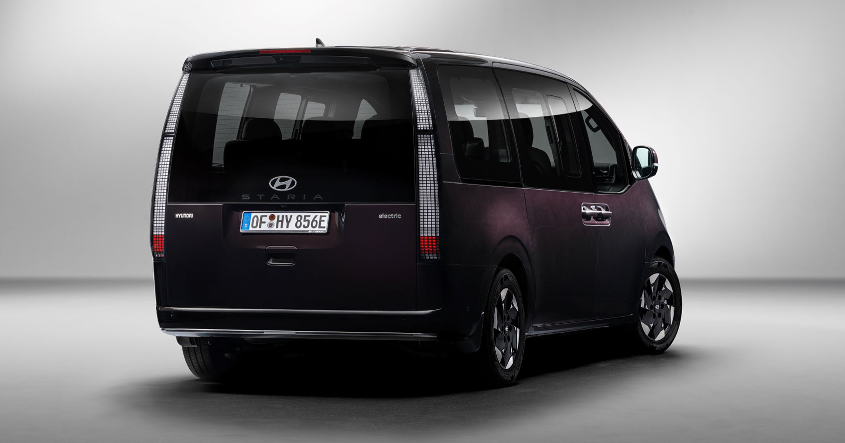 Hyundai Staria Electric спереду