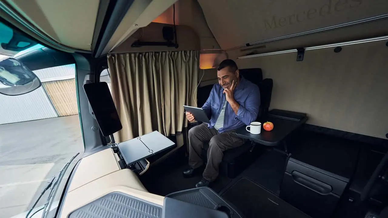 Image of Mercedes-Benz truck
