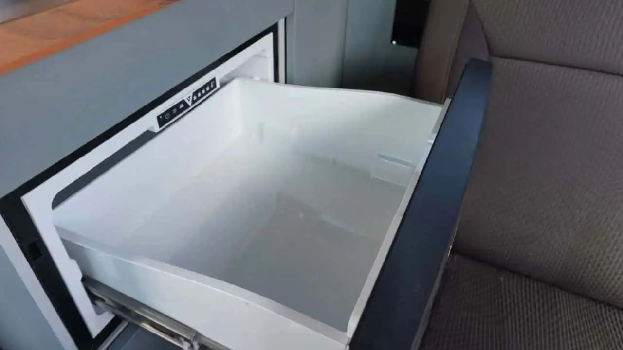 Spacious storage area in Mitsubishi Delica D:2