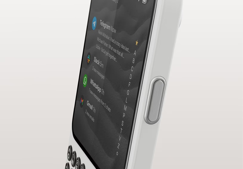 AMOLED дисплей Clicks Communicator