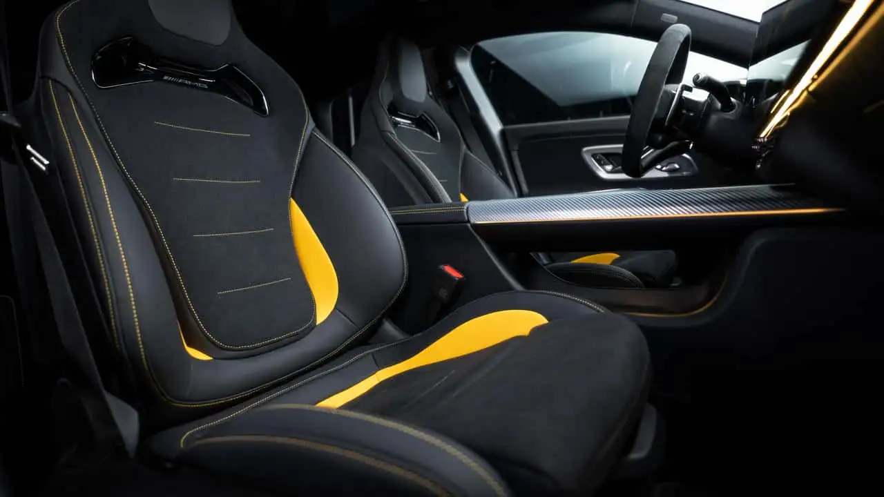 Салон Mercedes-AMG CLA 45 - подсветка салона