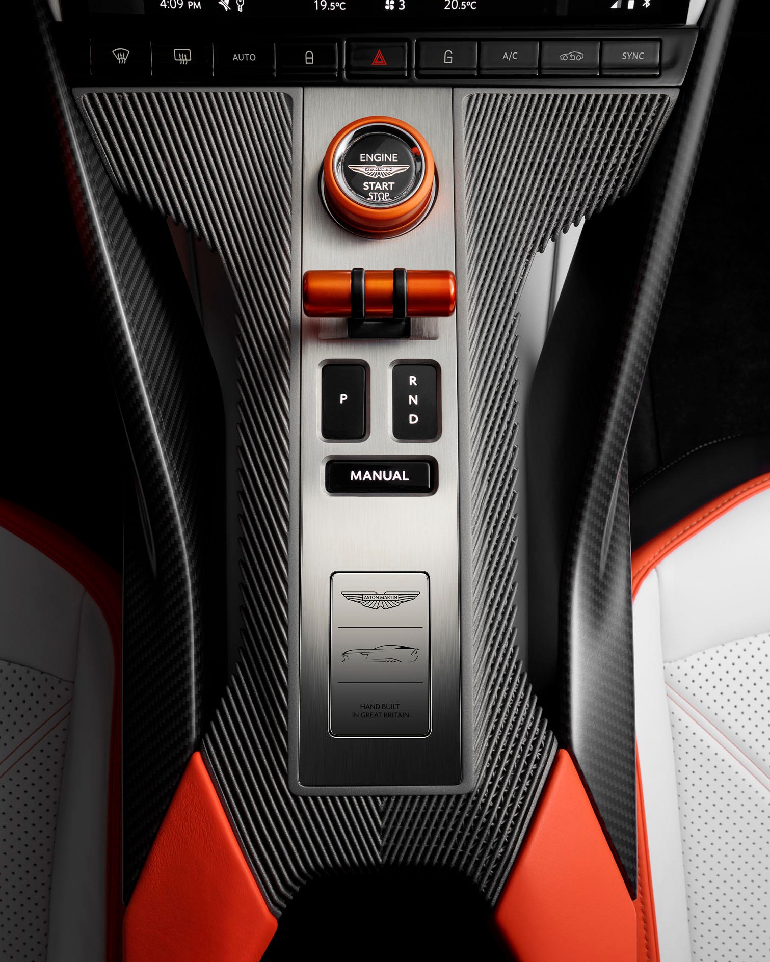 Панель управления Aston Martin Valen