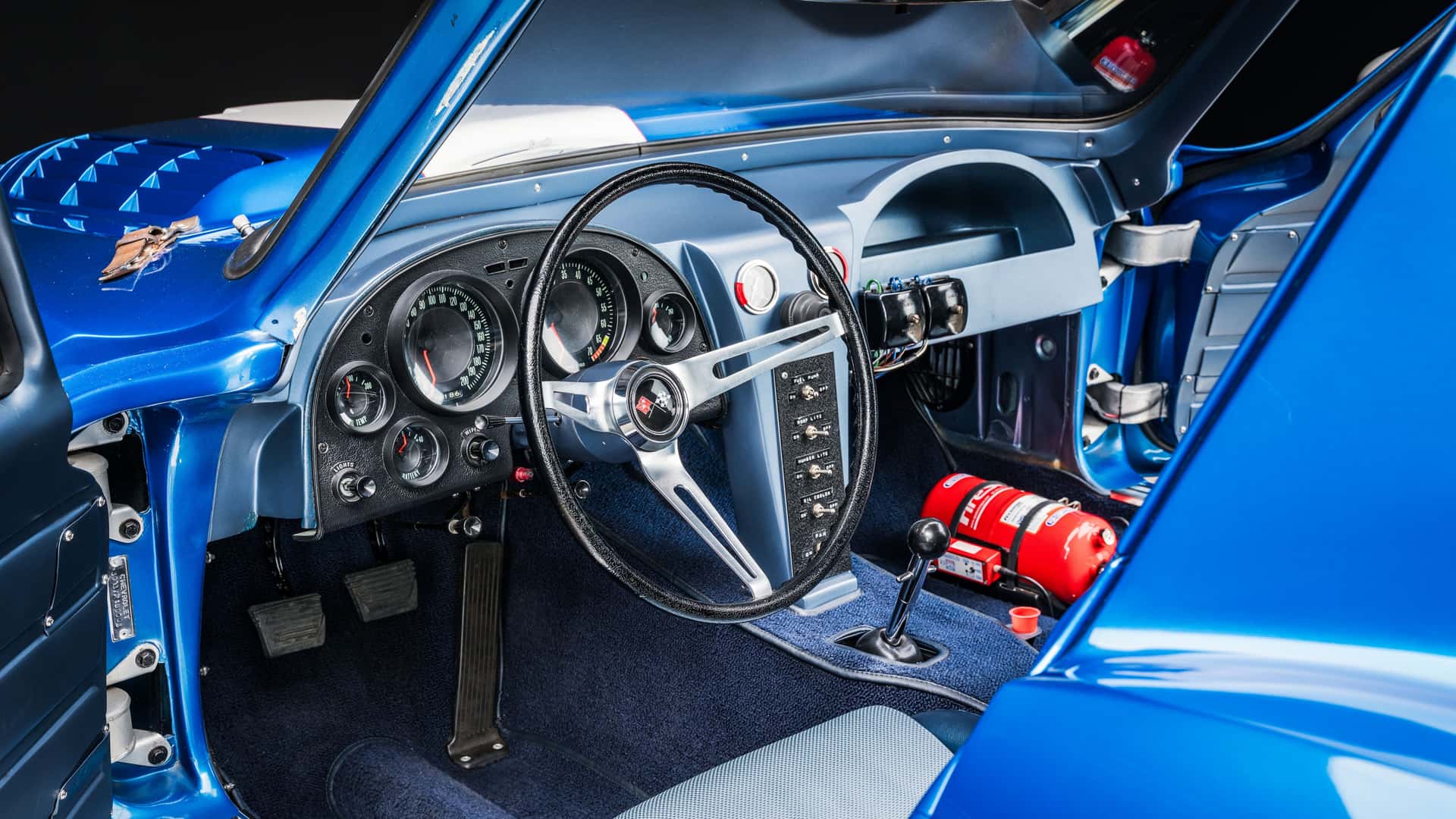 Chevrolet Corvette Grand Sport на реставрационной площадке