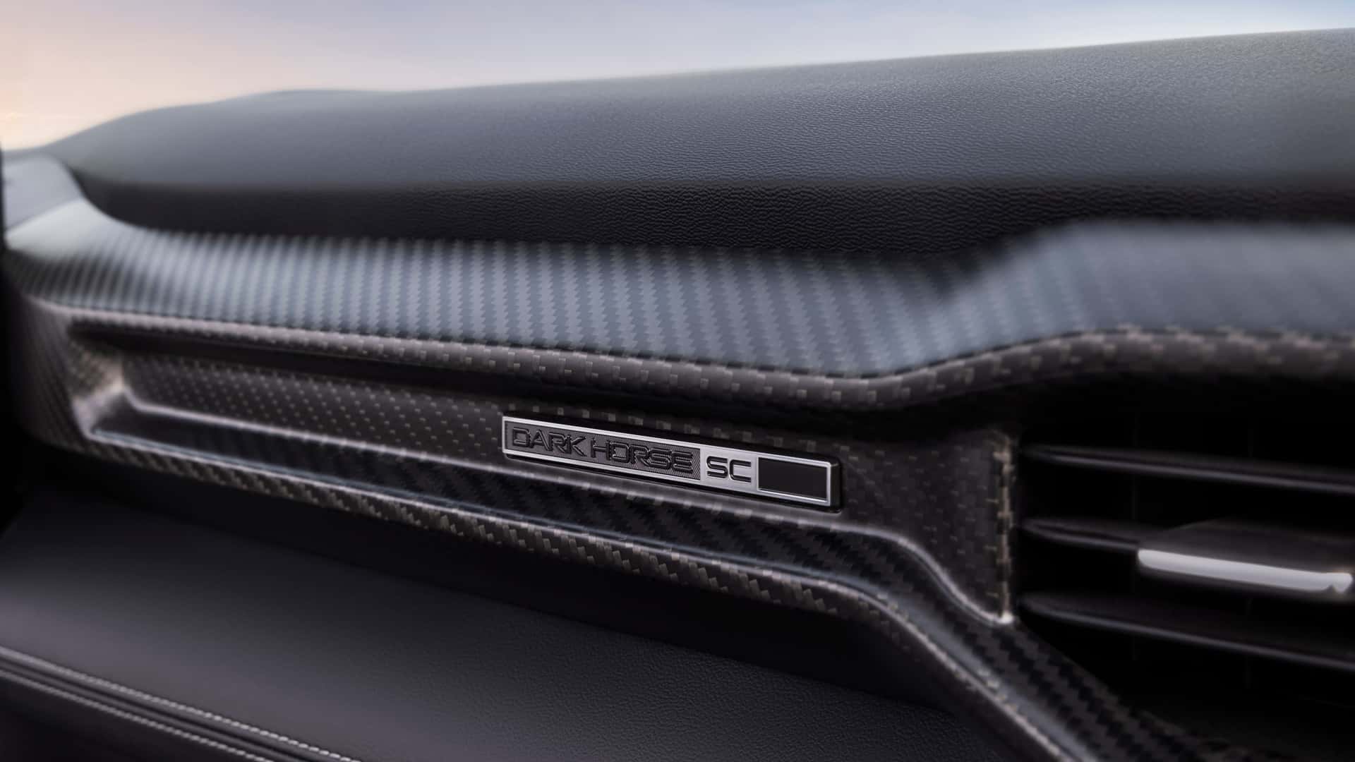 Передня панель Ford Mustang Dark Horse SC Convertible