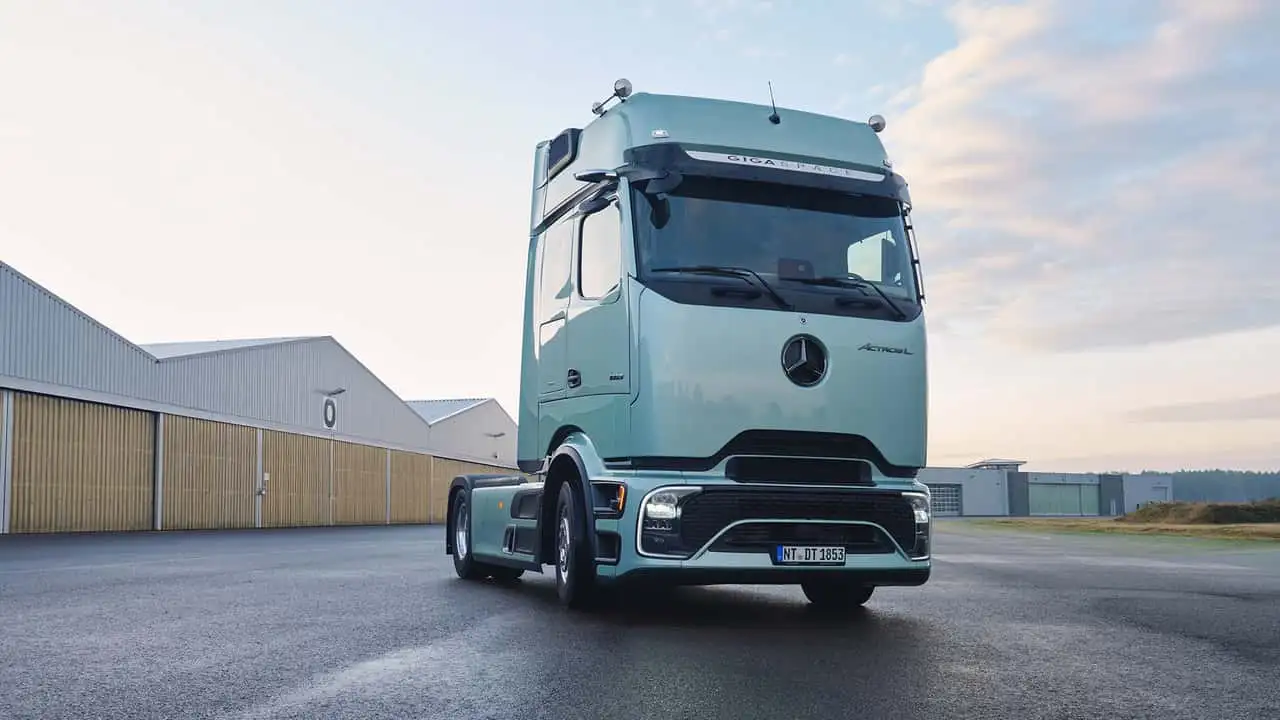 Image of Mercedes-Benz truck