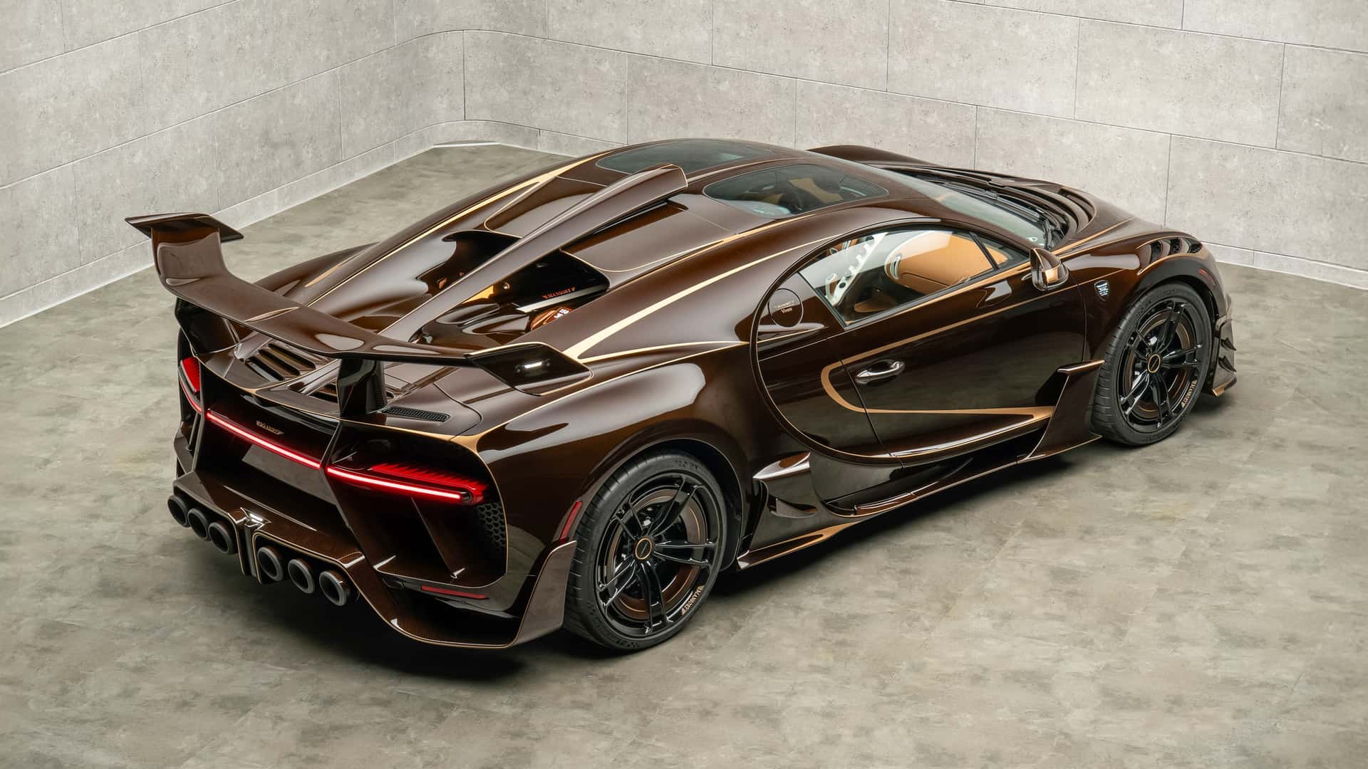 Салон Mansory Vivere с карбоновыми вставками