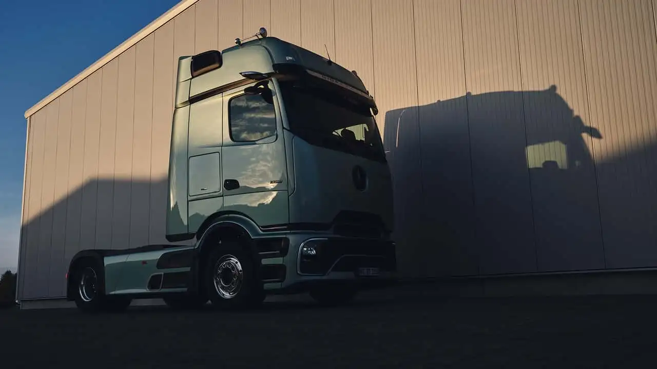 Image of Mercedes-Benz truck