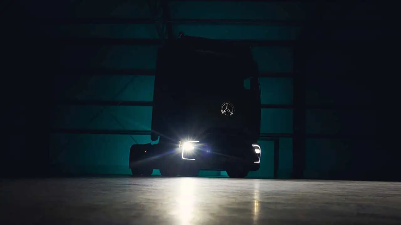 Image of Mercedes-Benz truck