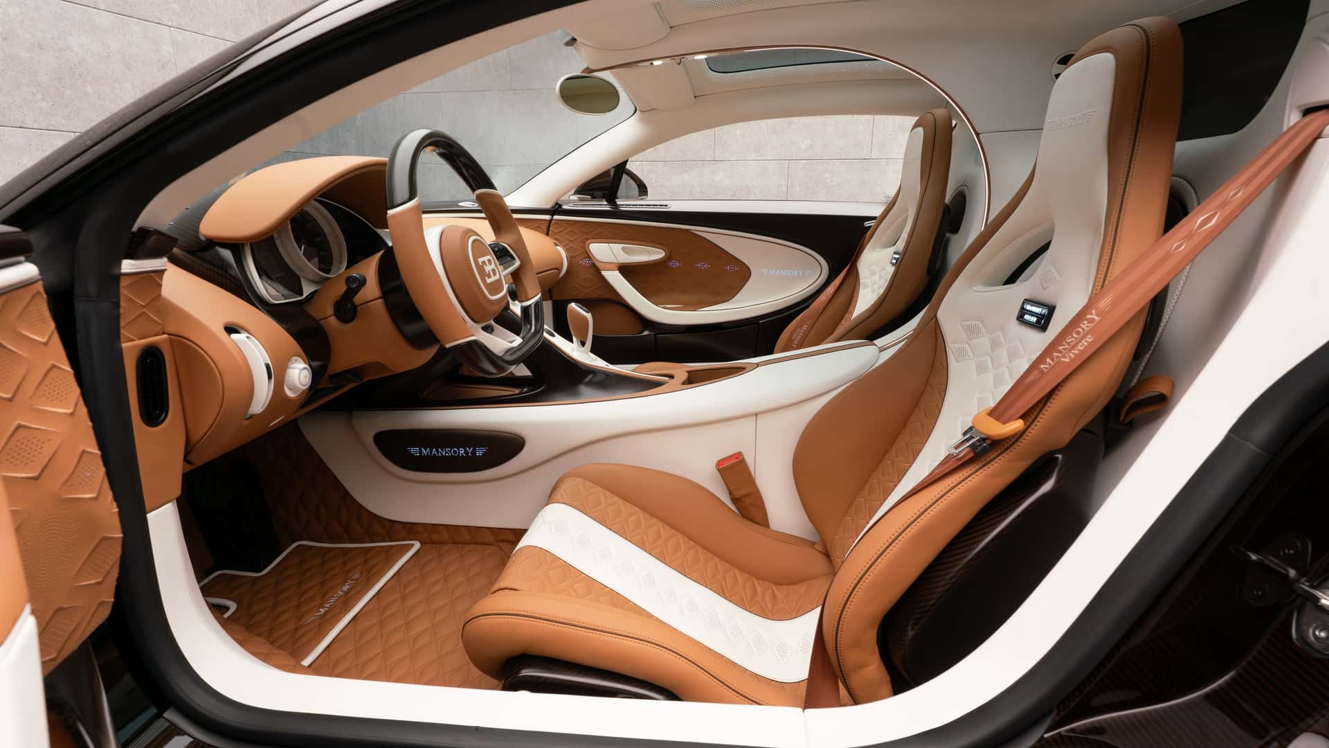 Детали Mansory Vivere из цветного карбона
