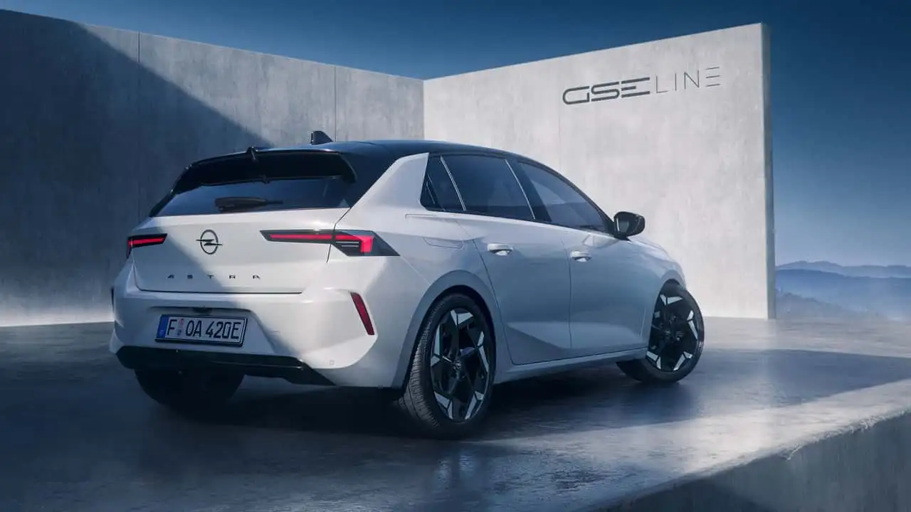 Opel Astra GSE Line задняя часть