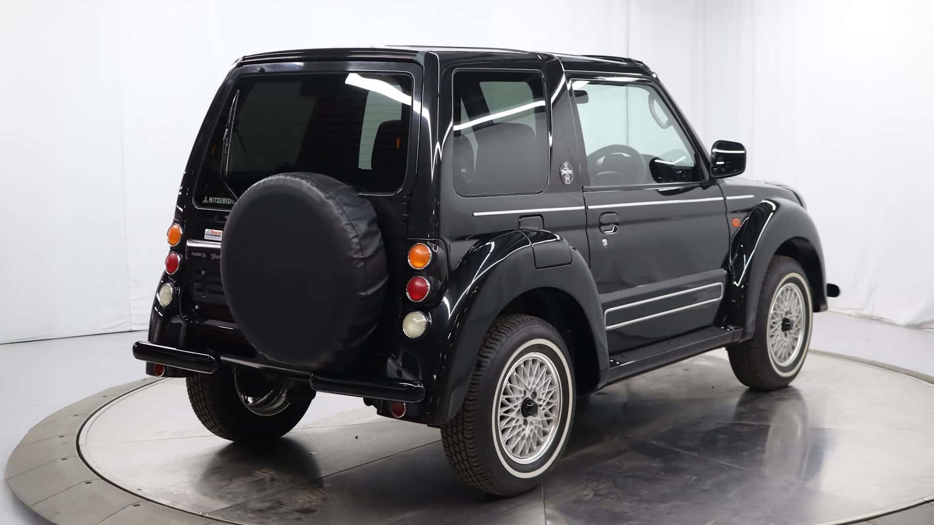 Mitsubishi Flying Pug side view