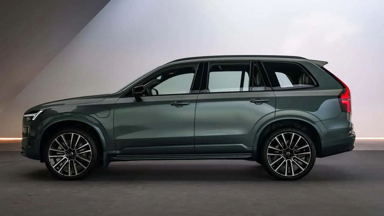 Задний вид Volvo XC90