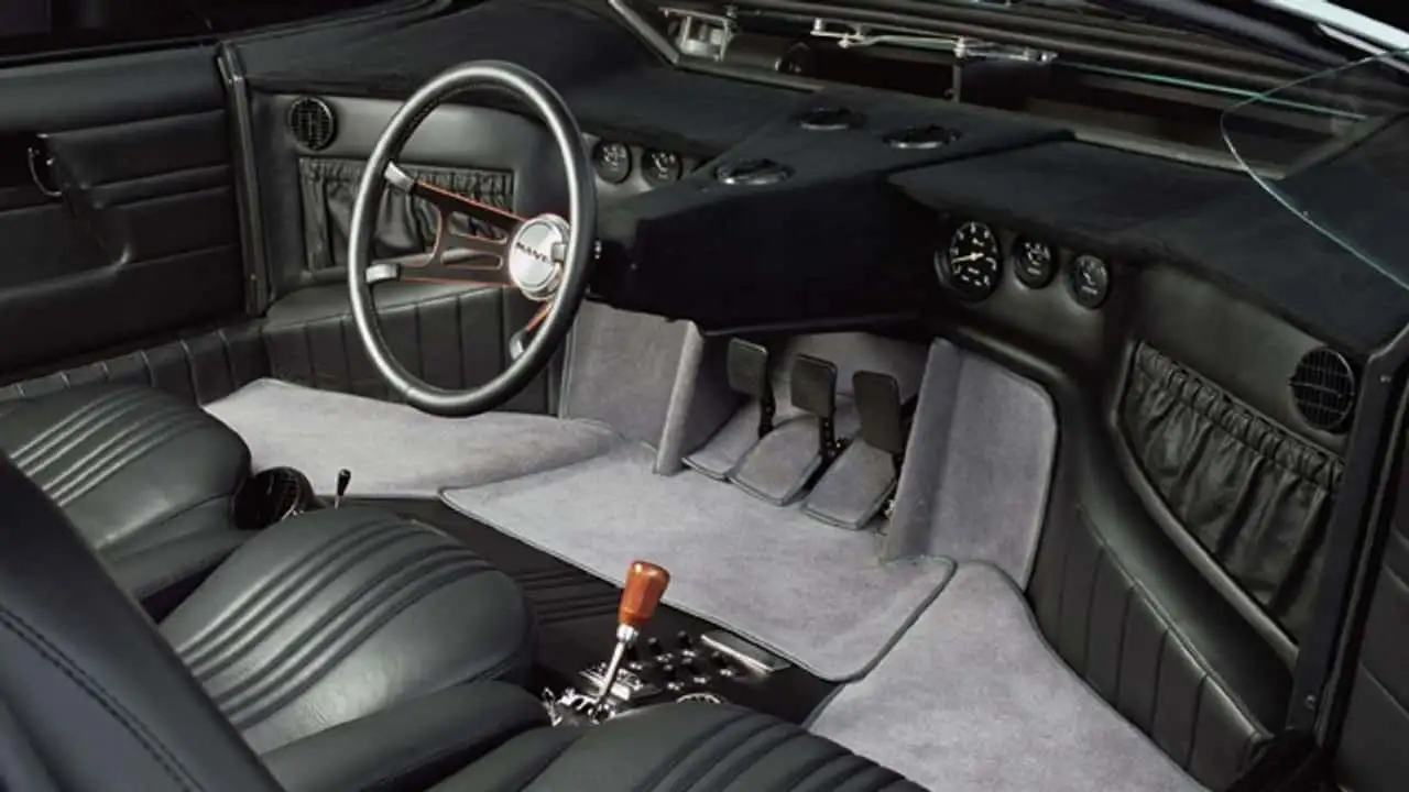 Вид интерьера прототипа Bizzarrini Manta