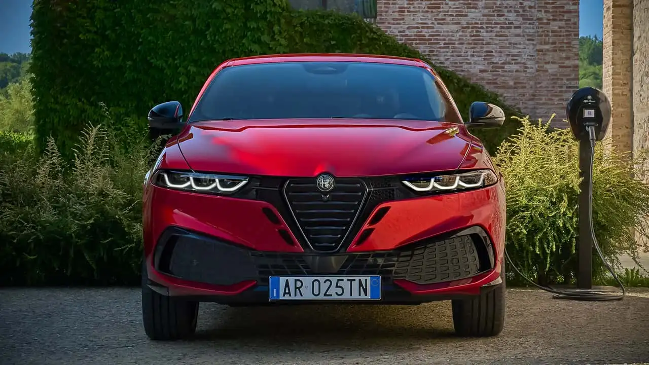 Alfa Romeo Tonale переднее сиденье