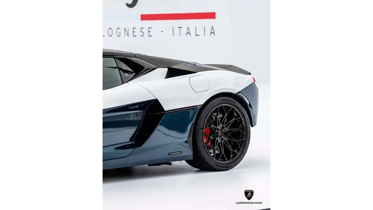 Lamborghini Temerario Tricolore rear view