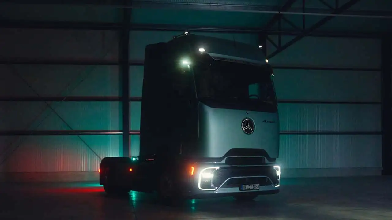 Image of Mercedes-Benz truck