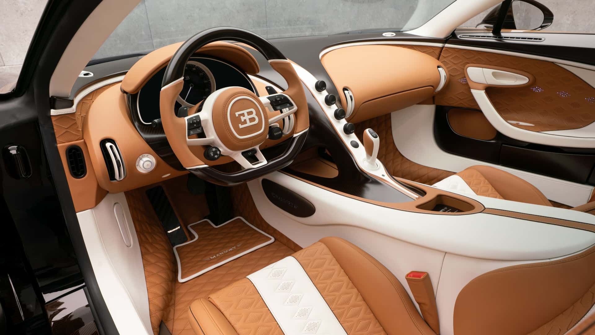 Mansory Vivere на парковке