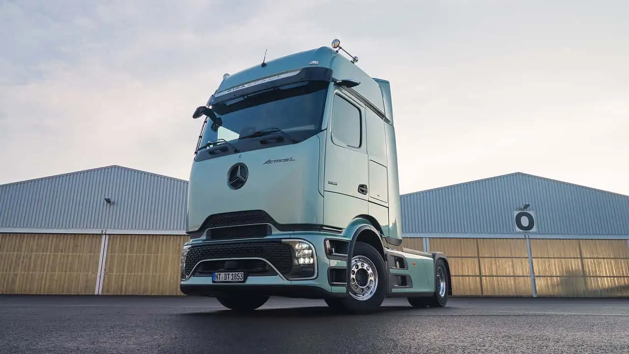 Image of Mercedes-Benz truck