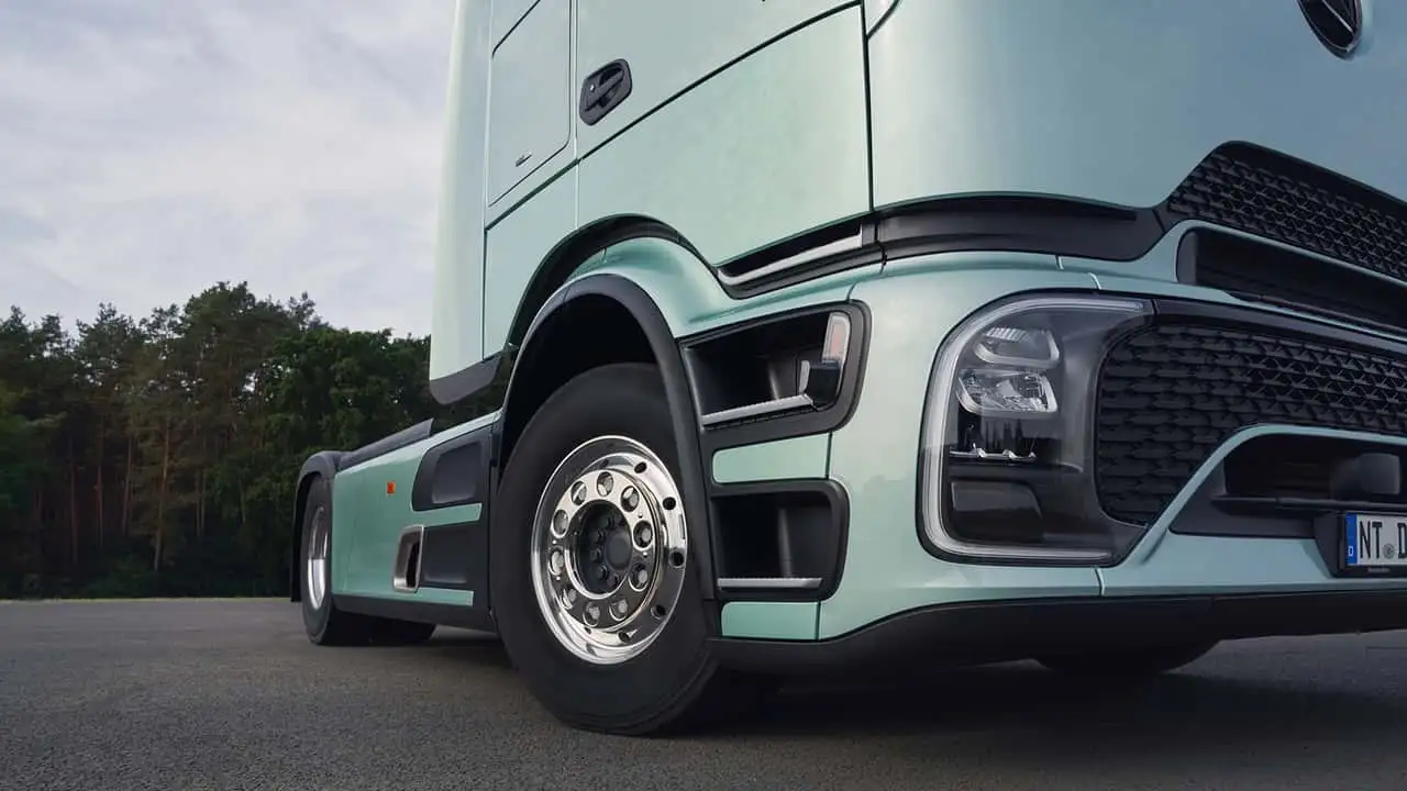 Image of Mercedes-Benz truck