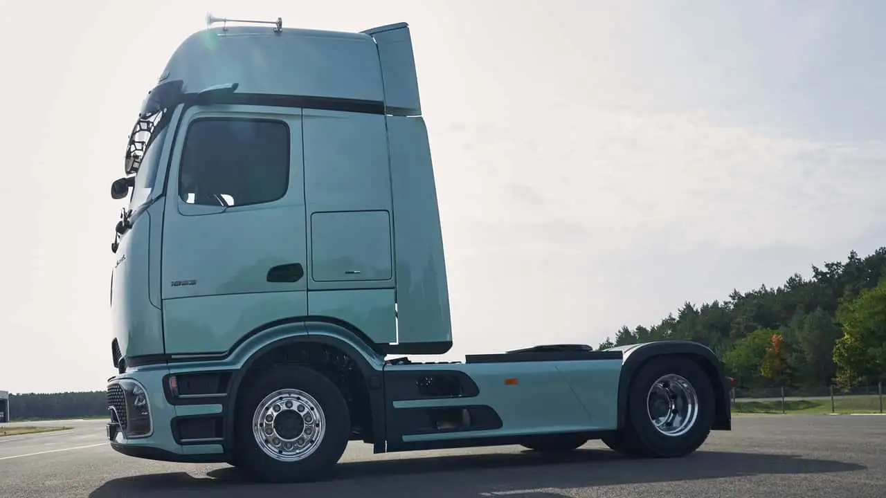 Image of Mercedes-Benz truck