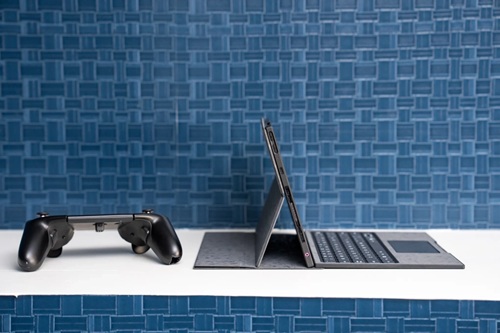 Целостный вид на Legion Go Fold