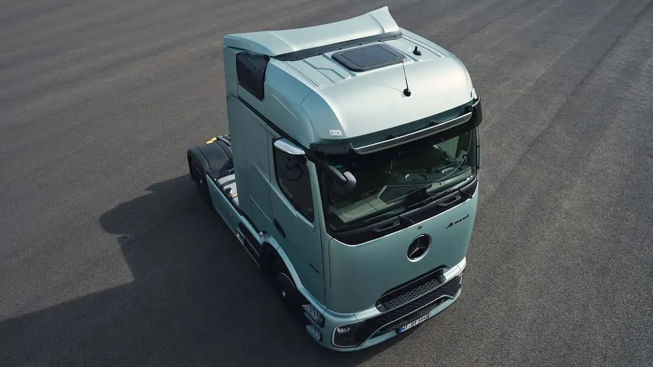 Image of Mercedes-Benz truck