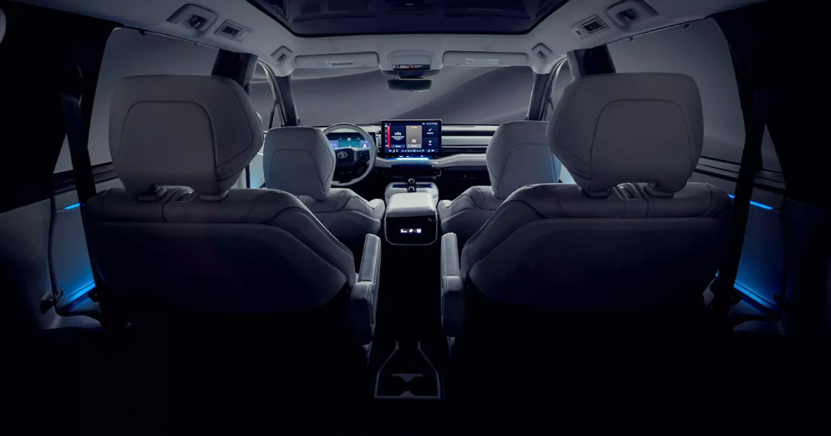 Фирменные обозначения BEV и AWD на Toyota Highlander