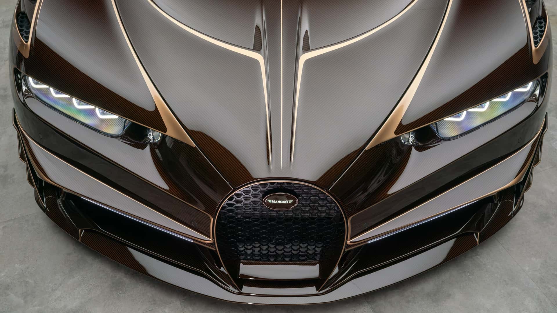 Вид сбоку на Mansory Vivere