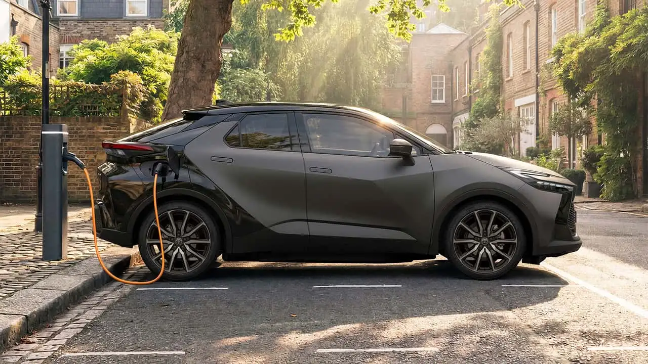 Toyota C-HR GR Sport экстерьер вид сзади