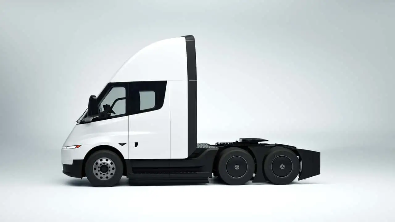 Tesla Semi под другим углом
