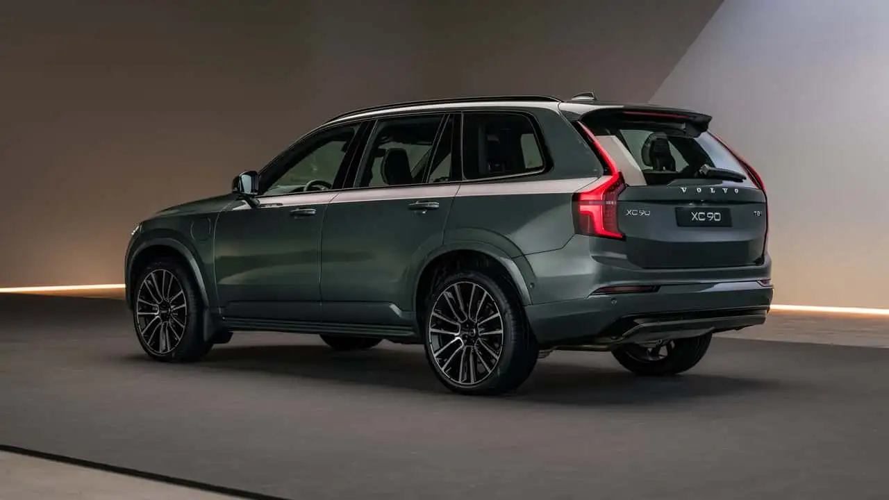 Фронтальное фото Volvo XC90