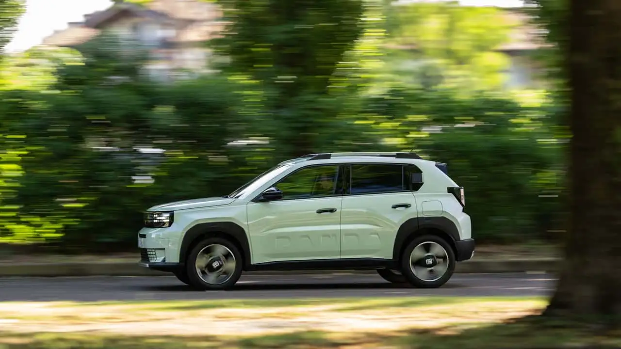 Боковой вид Fiat Pandina Hybrid