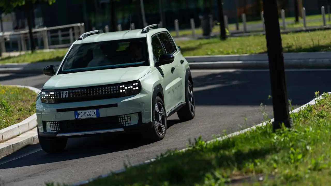 Задняя часть Fiat Pandina Hybrid