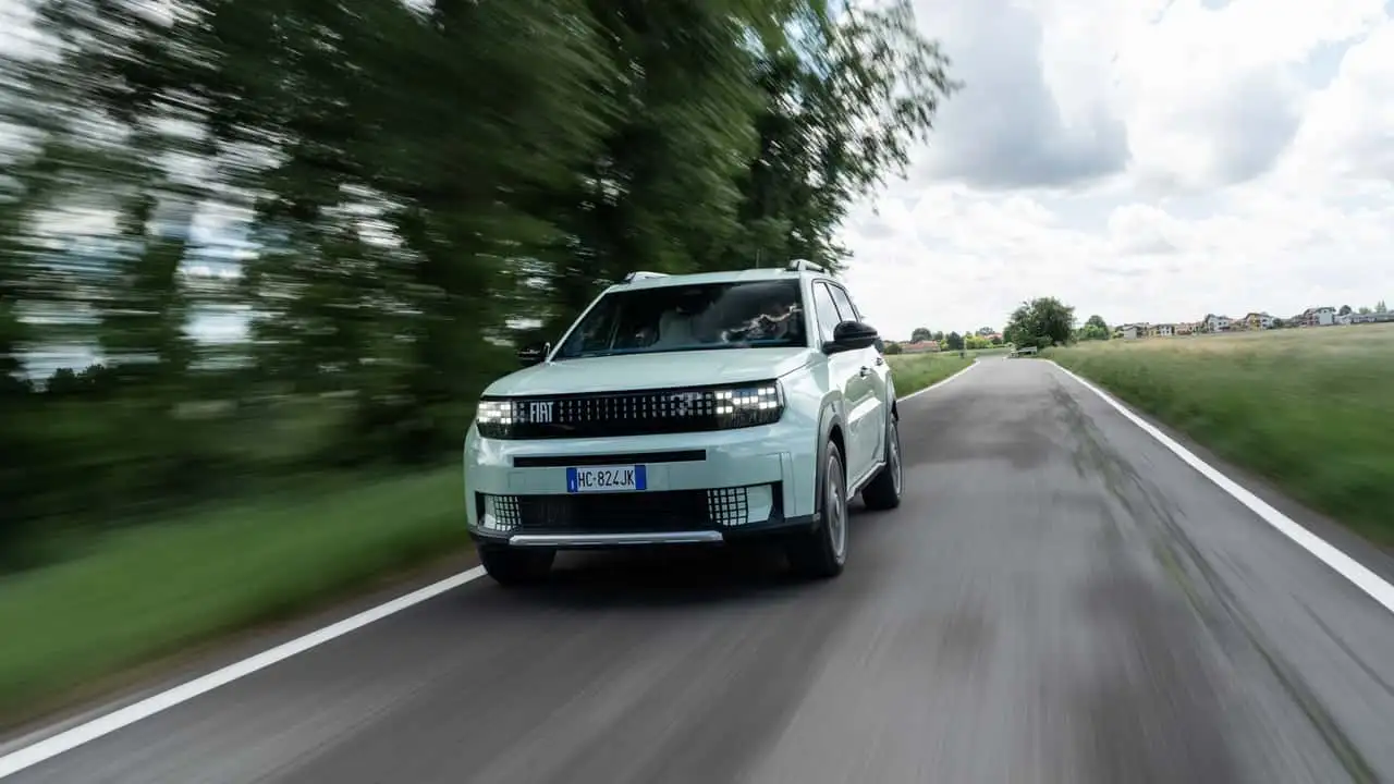 Фронтальный вид Fiat Pandina Hybrid