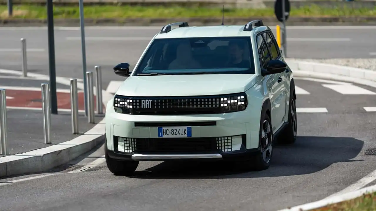 Задний бампер Fiat Pandina Hybrid