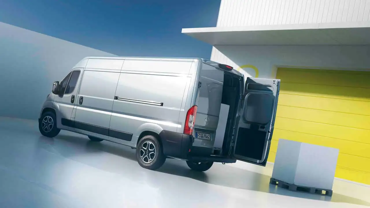 Opel Movano с грузовым отсеком