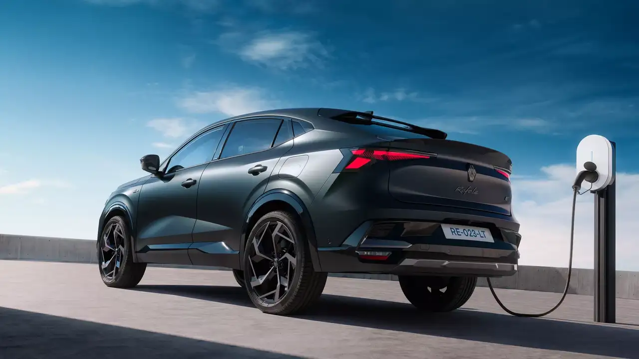 Renault Rafale Hypnotic вид сзади