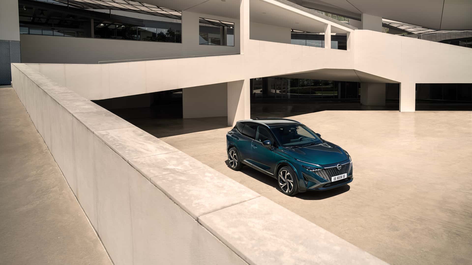Nissan Qashqai на шоссе