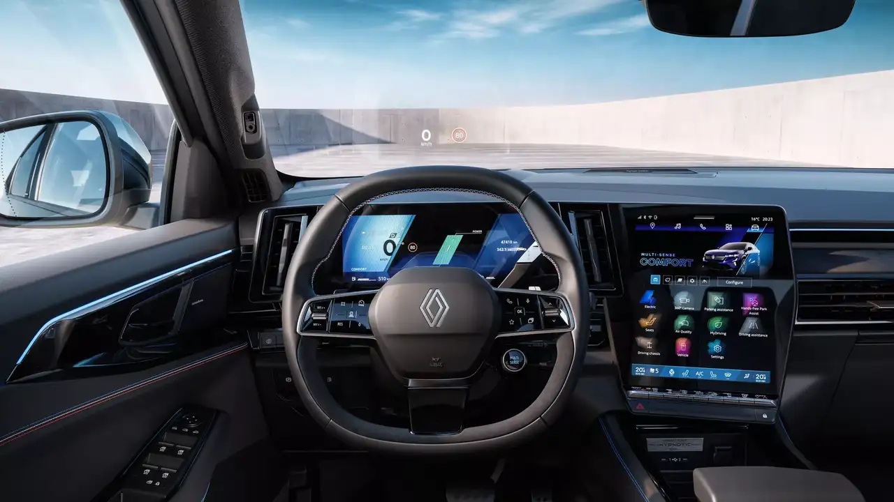 Интерьер Renault Rafale Hypnotic отделан алькантарой
