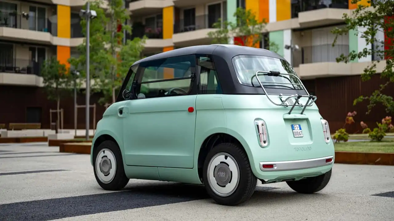 Fiat Topolino на парковке