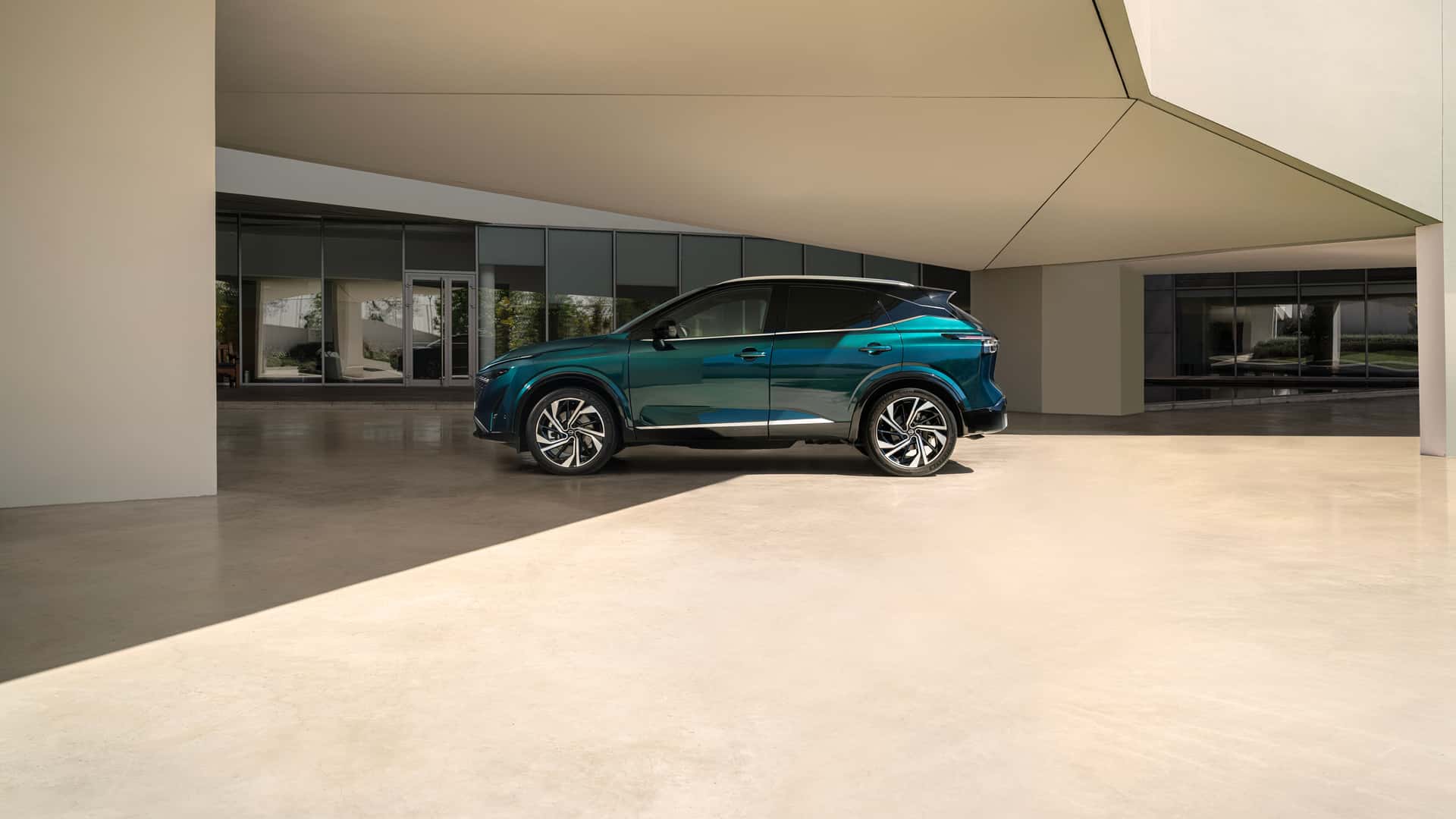 Nissan Qashqai на городском маршруте