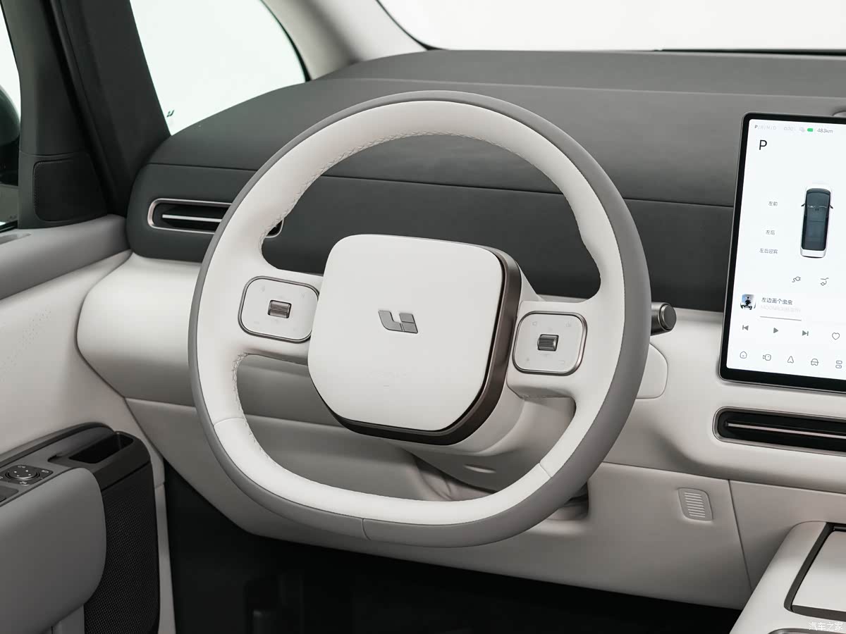 Передняя часть Li Auto Mega Home