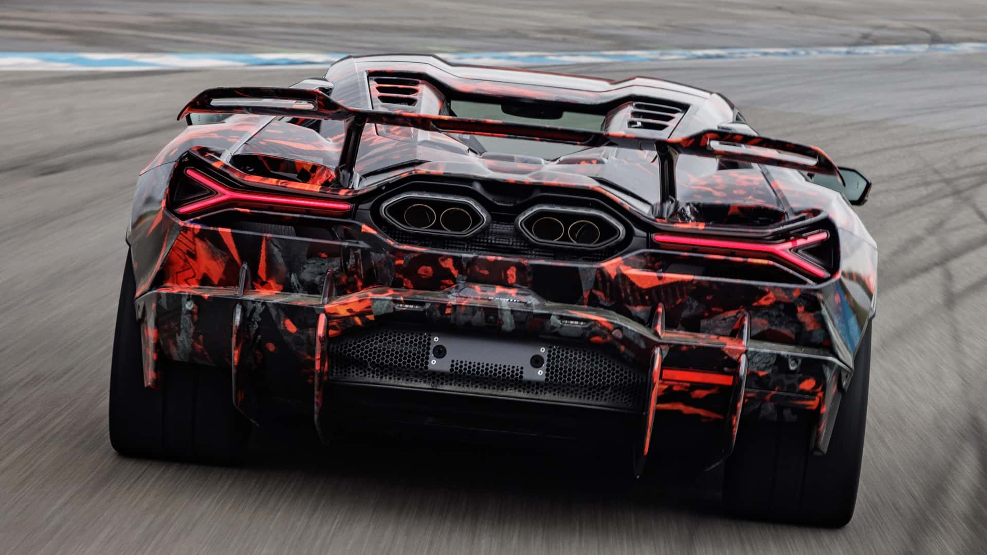 Lamborghini Revuelto SV side view