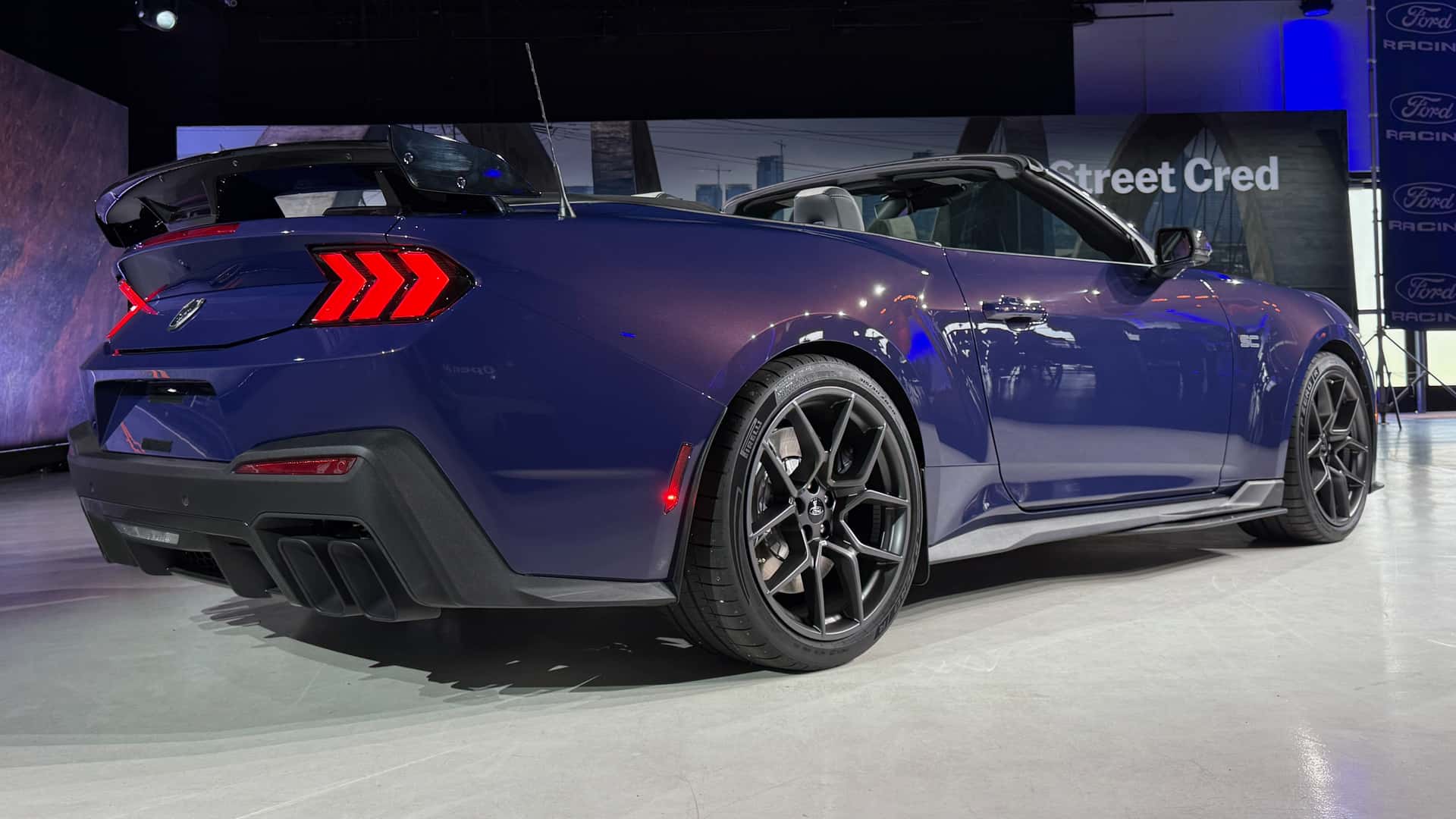 Ford Mustang Dark Horse SC Convertible на кольоровому фоні