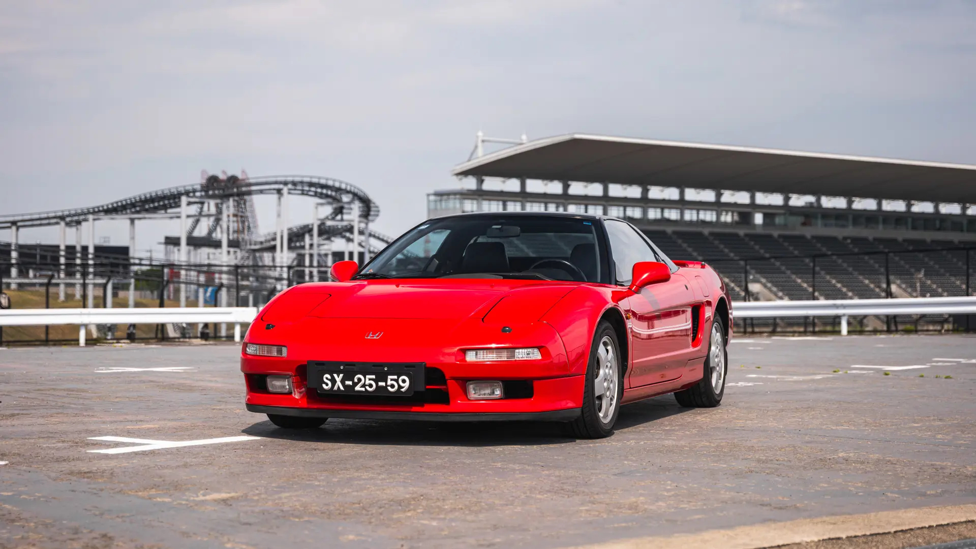 Вид на Honda NSX спереди
