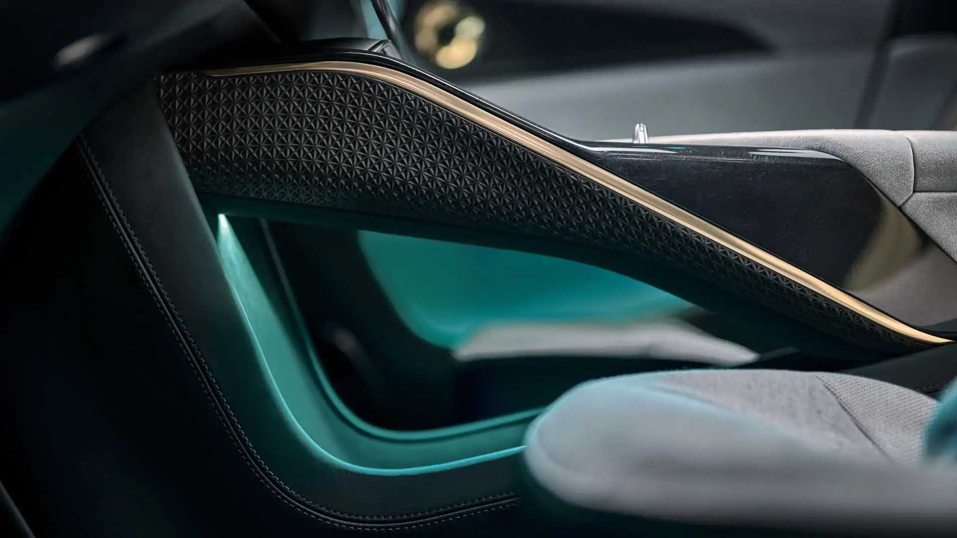 Интерьер Lotus Eletre в деталях