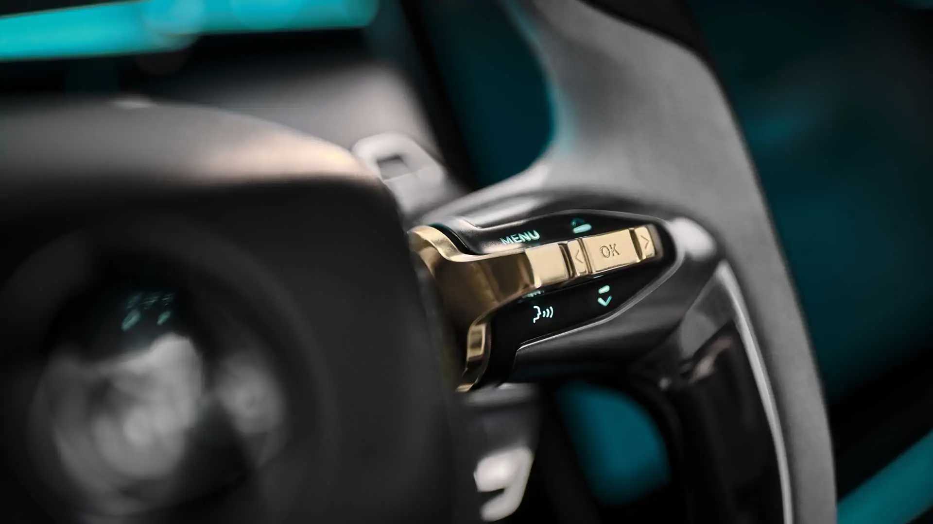 Передний вид салона Lotus Eletre