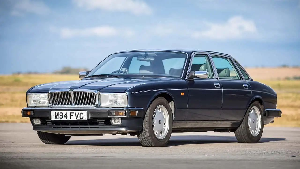 Вид сбоку Jaguar XJ40